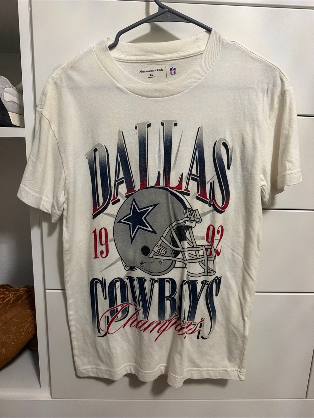 Abercrombie & Fitch White Dallas Cowboys Graphic Tee